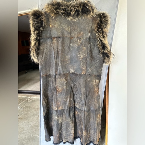Skinz at Runway long vest with fur trim and lining. Worn once. Slight defect. - Picture 7 of 9